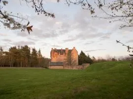 Historic 6-Bedrooms Castle Retreat