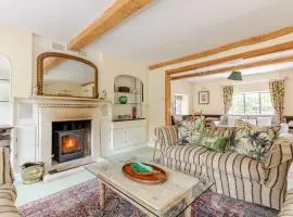 Cotswold Farmhouse with Swimming Pool