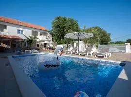 Holiday Home Lantina with pool