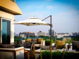 The Purple Horse Hotel 北京紫龙花园酒店 - Beijing Sky Garden Boutique Hotel & Rooftop Infinity Mini Pool - Near Forbidden City, Wangfujing, Tiananmen, Lama Temple - Personalised Tours, place to stay in Beijing