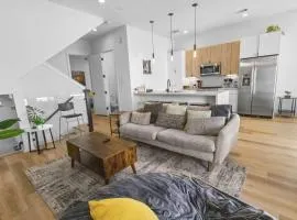 Spacious 6Br Combo sleeps 21 TMC Gym Balcony