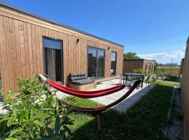 BED & BIKE Resort Trzęsacz - domki, sauna, jacuzzi & rowery, κάμπινγκ σε Trzesacz