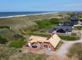 Thatched house with spa and pool by the sea - SJ67
