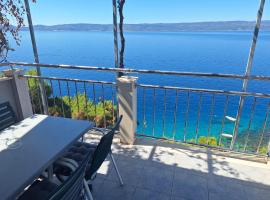 Apartman for 4!, hotel di Marusici 