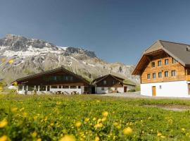 Berghotel Engstligenalp Adelboden: Adelboden şehrinde bir otel