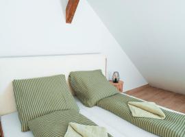 Harm&oacute;nia H&aacute;z, Hotel am Strand in Orfű