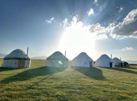 Yurt Camp NUREL, hotel in Song-Kul