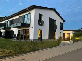 Vinkennest am Diemelsee - Sonnenweg 44 - Kinderfreundliche Ferienwohnung mit Sauna, Terrasse, Garten und Seeblick!, hotel in Diemelsee