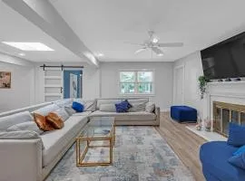 Southern Storm - Modern Stay with Patio & Yard home
