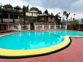 Dapur Caringin Tilu Villa Joglo, hotel di Arcamanik