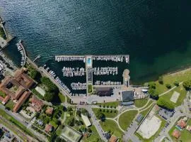 Lago Dorato Marina Lodge - Lakefront
