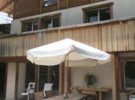 2-Zimmer Ferienwohnung,Parterre,Sitzplatz,Garage, hotell i Adelboden