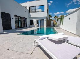 סבן דרים - Seven Dream - וילת 5 חדרי שינה ובריכה פרטית מחוממת, hotel di Dalton