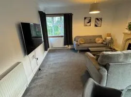 Four BDR House By Eason Stays Short Lets & Serviced Accommodation Rugby With Free Parking
