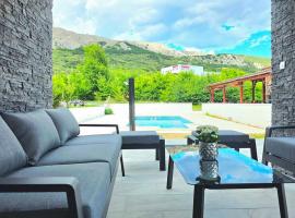 Villa Lux with swimming pool, hotel in Baška