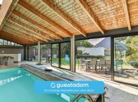 L'atypique - Piscine intérieure - Wifi, hotel in Challans