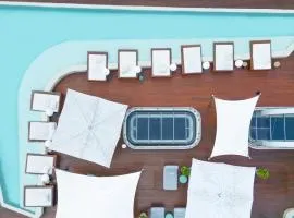 Setai Yacht Apart Hotel by lesuites