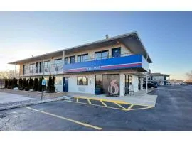 Motel 6-Janesville, WI