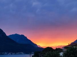 Terrazzo sul lago, pl&aacute;žov&yacute; hotel v destinaci Lecco