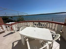 Villa M ground floor Apartment for 4 persons, ξενοδοχείο σε Ljubac