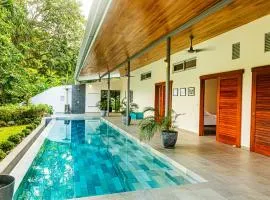 Privacy-large Pool-wildlife-amazing