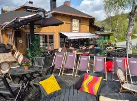 Le Ski Lodge & Steakhouse