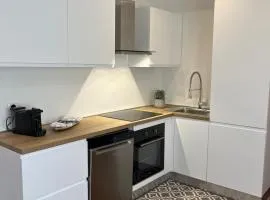 Saffron Suite, just a few minutes from the center and station