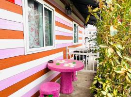 Pink house by Home one love, hotel i Ayutthaya