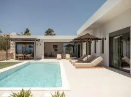 Villa Yoma- Luxury Villa with Heated Pool