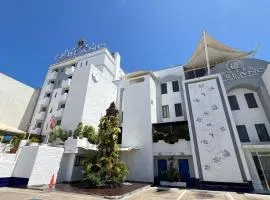 Hotel Leblanc Suites