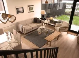 Puerto Varas frente al Lago Llanquihue "Aedes Salus"