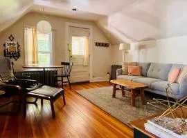 Cozy 1BD in Burlington’s Coolest Neighborhood