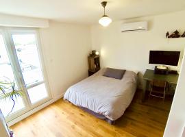 Chambre proche de l'Ile de Ré, hotel in La Rochelle