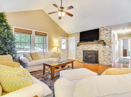 Private Community Beach Family Conway Retreat!, villa in Conway