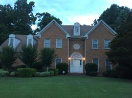 Exclusive Home in Moorings IV, hotel v destinaci Snellville