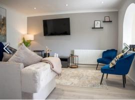 Flamingo Short Lets 4 Bed 4 Bath House Neath Hill, hotel in Great Linford