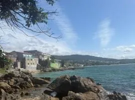 Casa con jardín y bajada al mar en Raxó