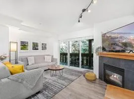 3BR in Lagoons, King Bed, Private Hot Tub, Private Balcony, Village Location, Parking