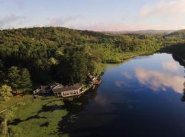 Private 37 Acre Lake Estate On 164 Acres - 11 Br, hotel v destinaci Highland
