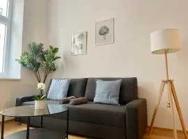 Spacious Modern 2 Bedroom Apartment with Free Parking
