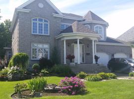 Chez Carole - &Eacute;tablissement d'h&eacute;bergement de r&eacute;sidence principale sur la Rive-Sud de Montr&eacute;al, hotel med pool i Mercier