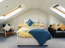 Stylish Urban Retreat- Fast WiFi & Private Ensuite, hotel i Bristol