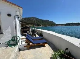 Riva Blue Silence -Seafront Retreat