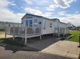 Meadow Lakes 76 - sleeps 6 with a bath - Golden Palm Resort - Meadow Lakes Caravan & Lodge Hire