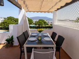 Penthouse Sleeps 4 with Rooftop Terrace