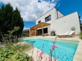 House in Pezinok with swimming pool, Bratislava, hotel s baz&eacute;nom v Pezinku