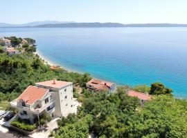 Beach Apartments Villa Holiday, khách sạn ở Živogošće