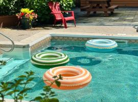 Sunshine Lodge Inn, hotel sa Gibsons