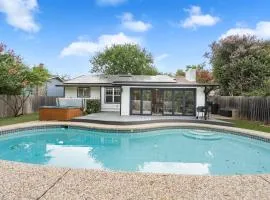 Pool House - Hot tub - Close to DT- Airport -Lounge