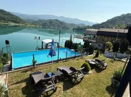 'Miris Ljeta' Cozy Lakefront Holiday Home
